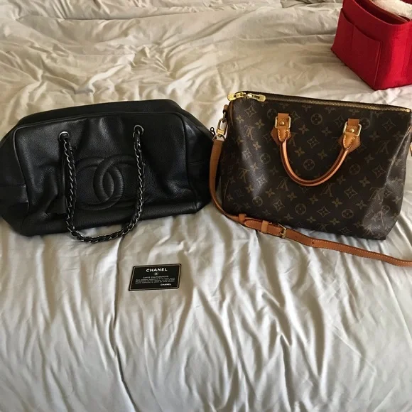 Chanel Deerskin Zipped Tote - Picture 15 of 15